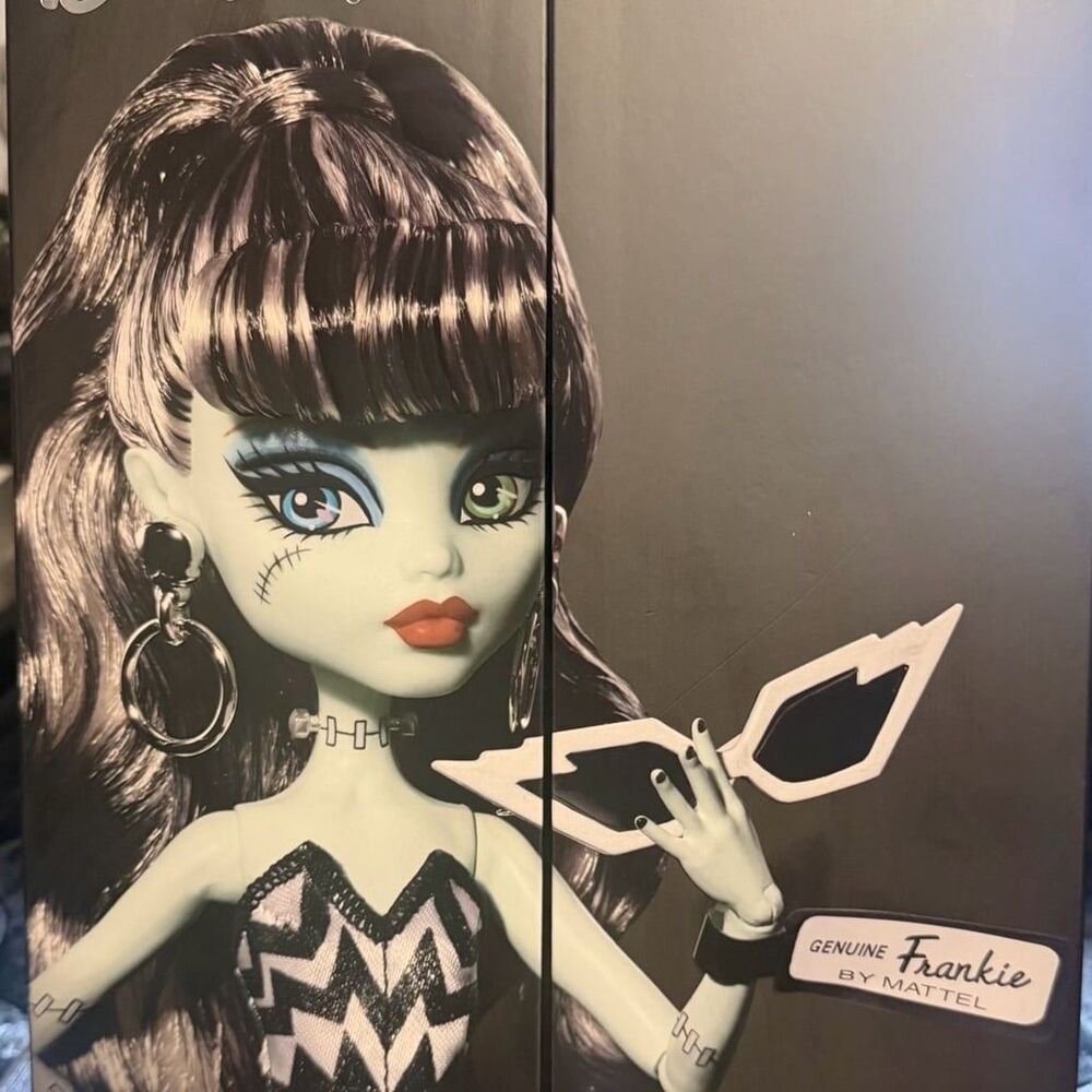 Monster High Skullector Frankie Stein Barbie Doll mash-up JHK28